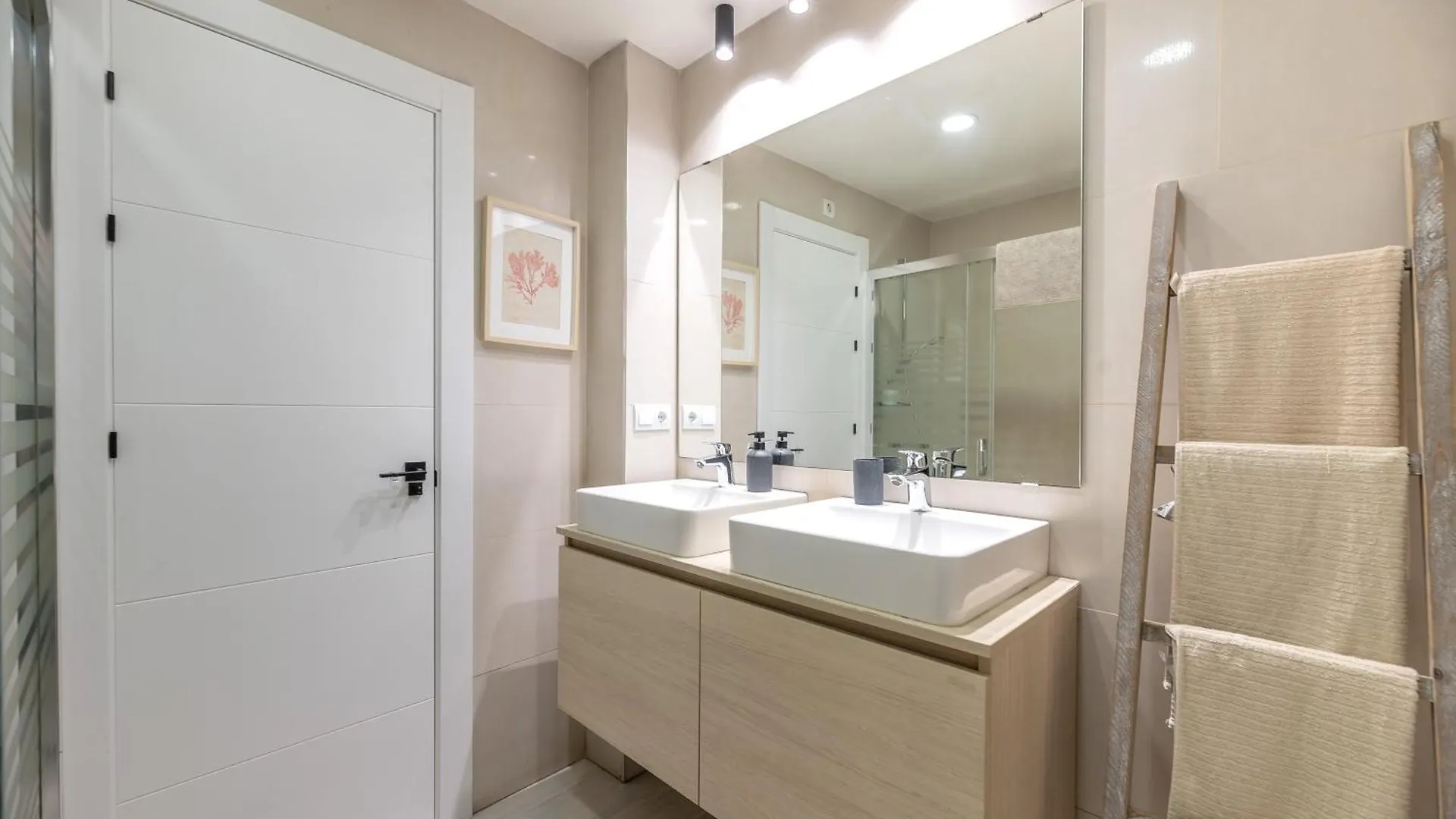 Victoria 16 Premium By Nagoa Homes Malaga 0*,