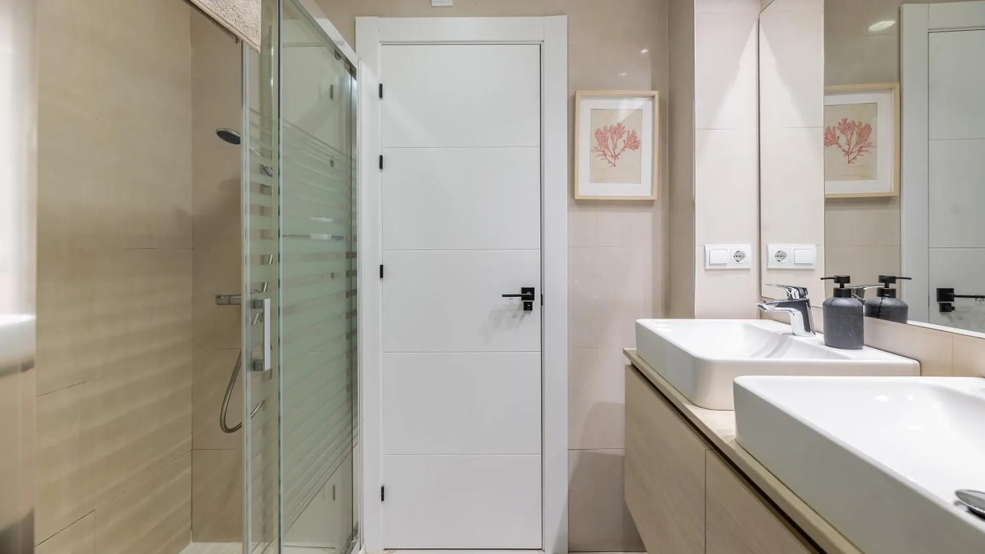 Victoria 16 Premium By Nagoa Homes Malaga 0*,  Spain