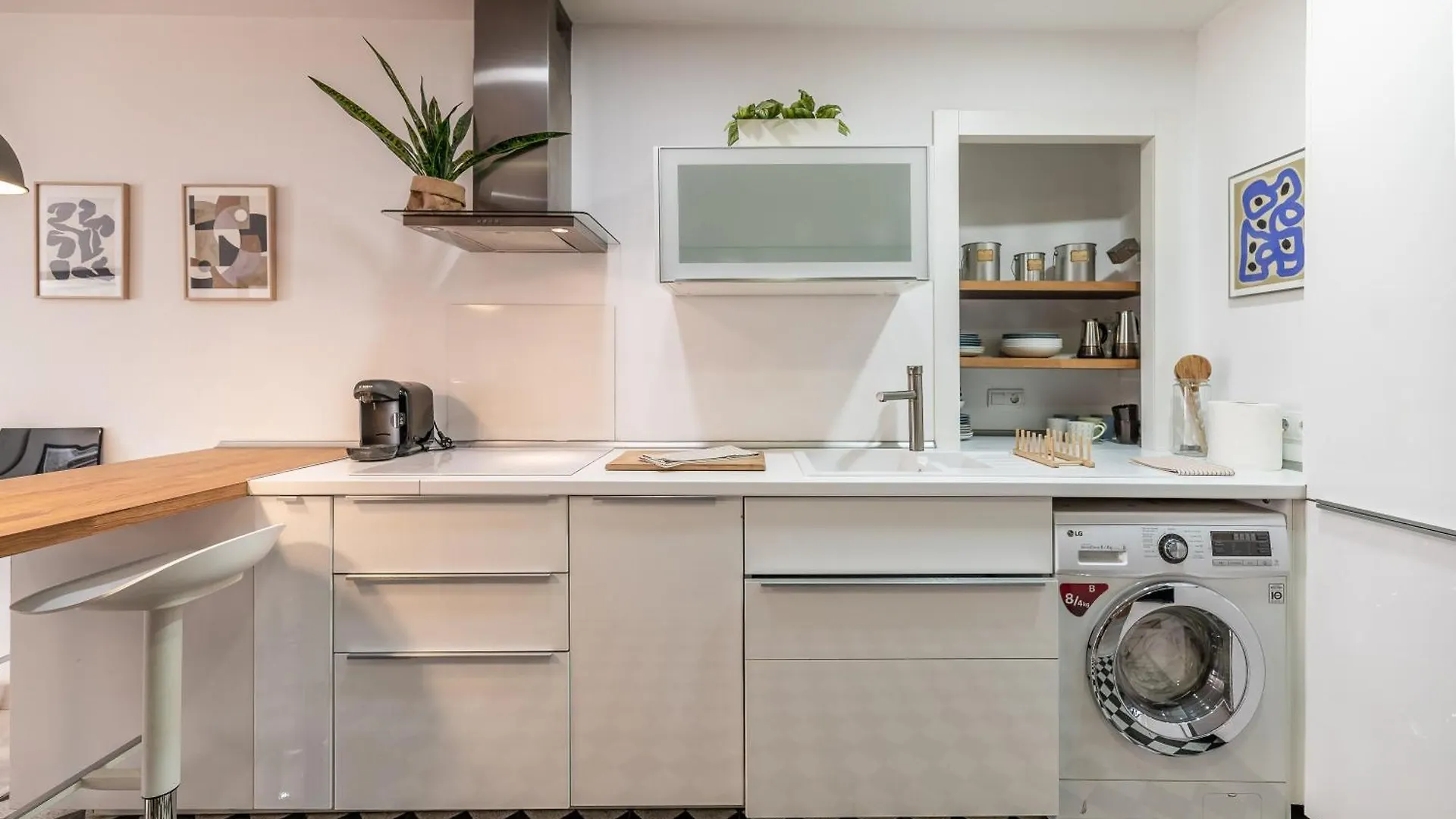 Victoria 16 Premium By Nagoa Homes Malaga